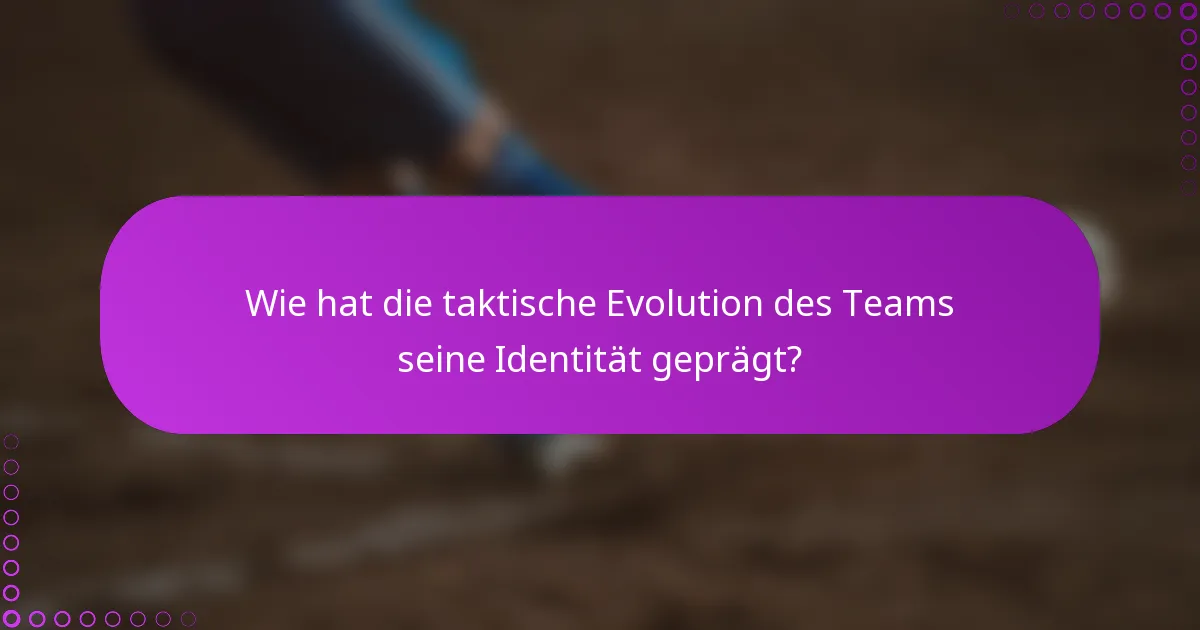 Wie hat die taktische Evolution des Teams seine Identität geprägt?